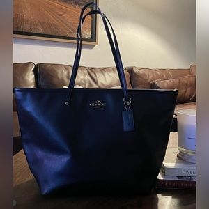 Black Coach purse barely use✔️